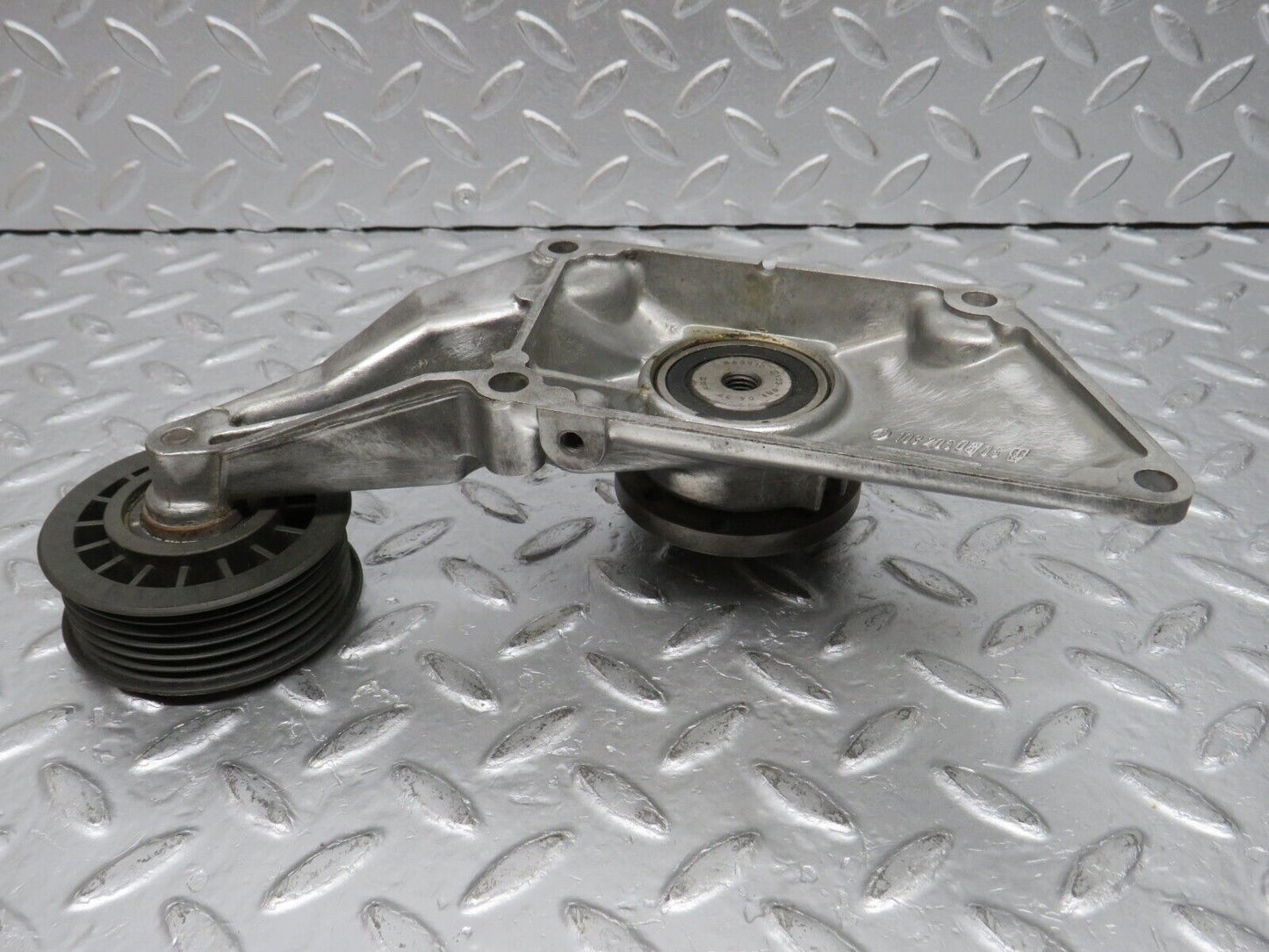 32626 Mercedes-Benz S124 300TE Engine Cooling Fan Clutch Bracket 1032050805