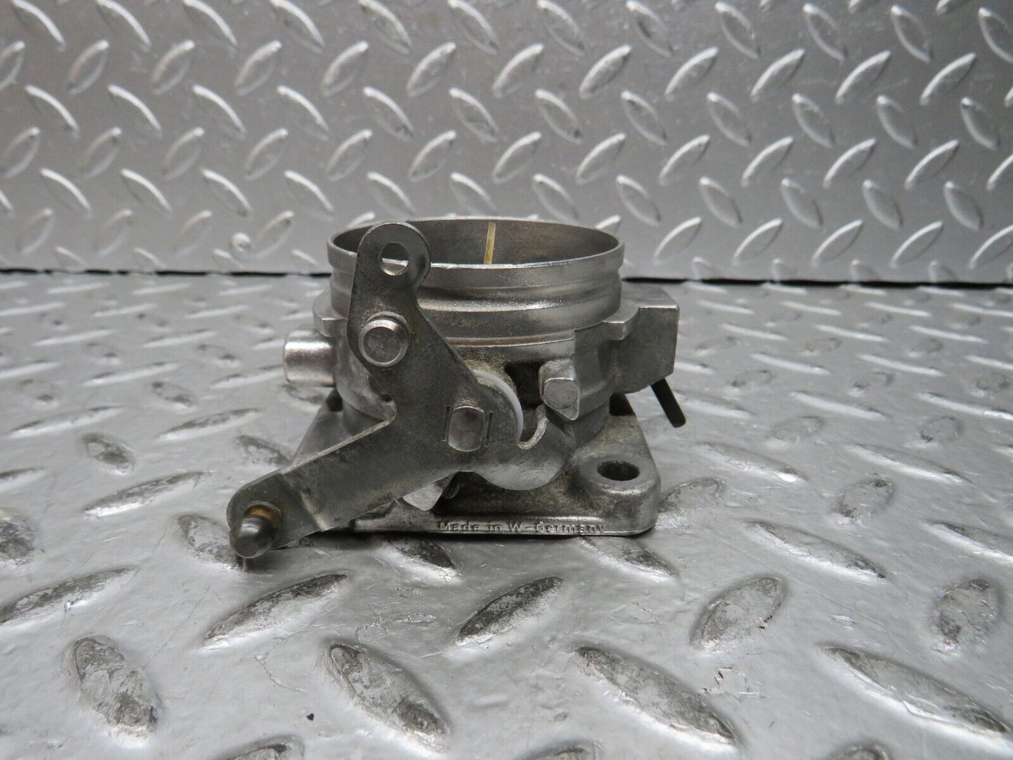 28700 Mercedes-Benz W123 230E Throttle Body Valve 0011402353