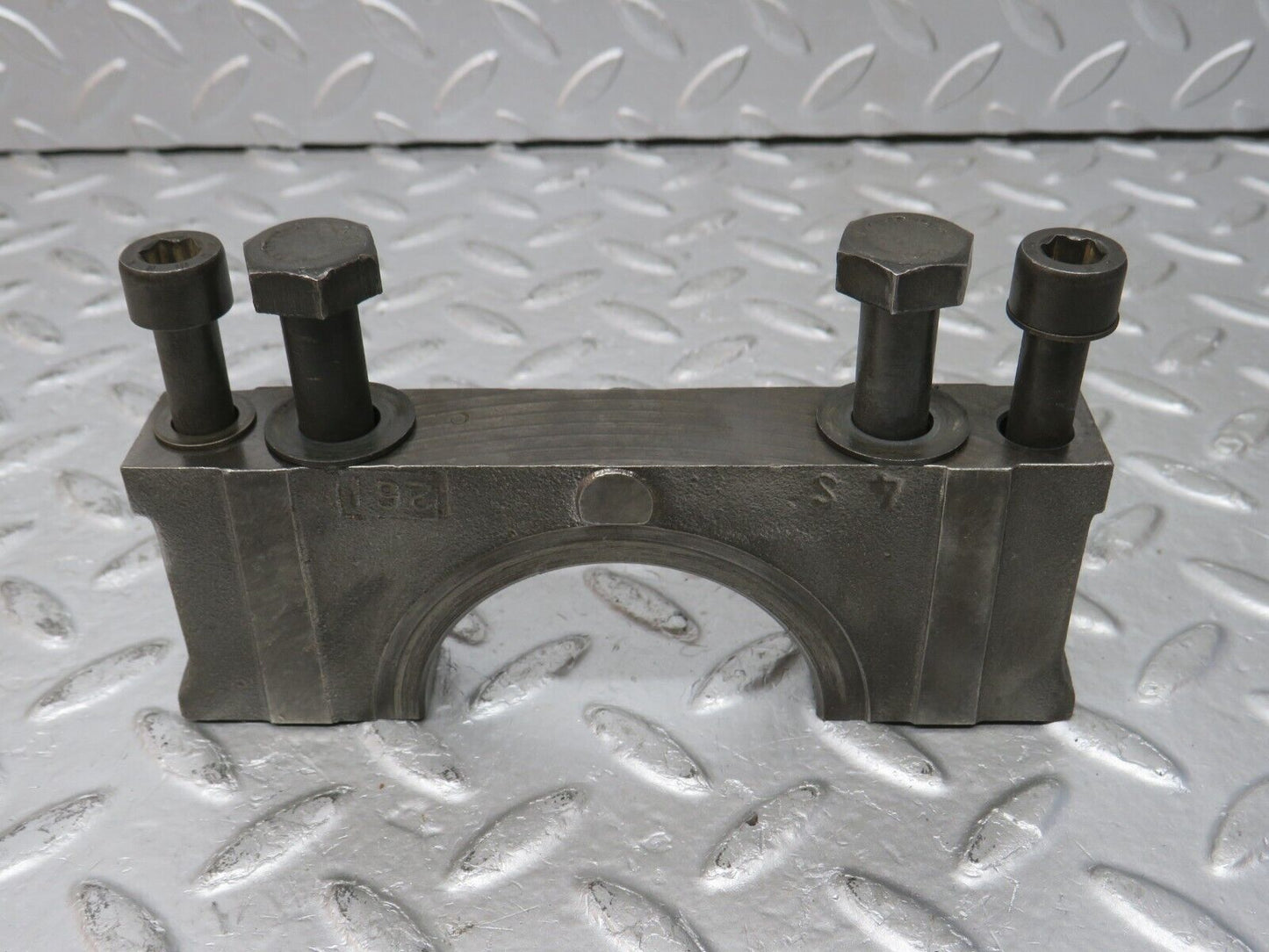32869 Mercedes-Benz C107 R107 350 V8 Crankshaft Bearing Block 1160110312