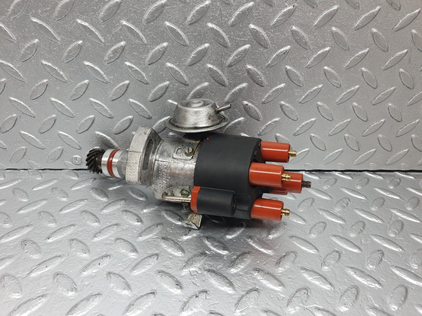 42721 Mercedes-Benz W201 190 Ignition Distributor Bosch 0031581901 0237002084