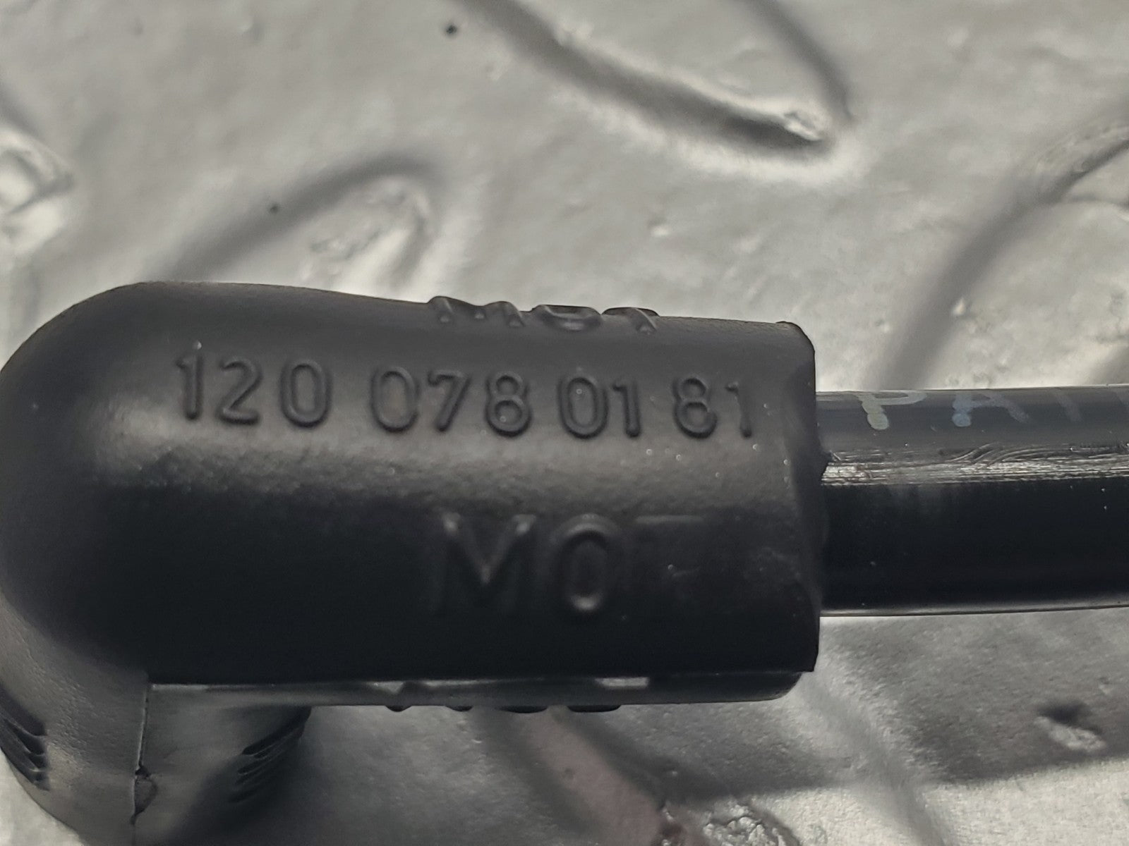 W124 Wagon throttle body valve vacuum hose pipe used OEM