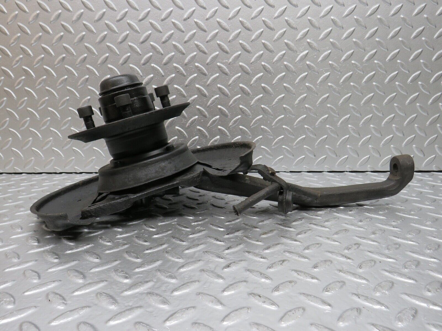 0381 Mercedes-Benz W108 280SE Complete Wheel Hub Front Left