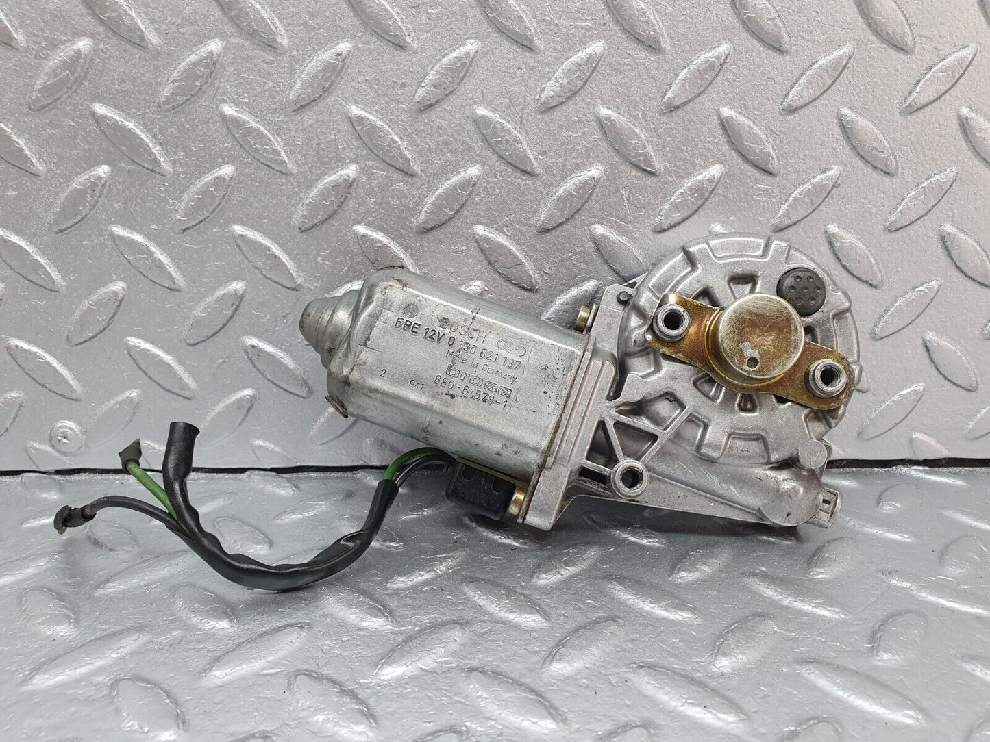 41492 Mercedes-Benz W124 200E Front Right Window Regulator Motor 0130821137
