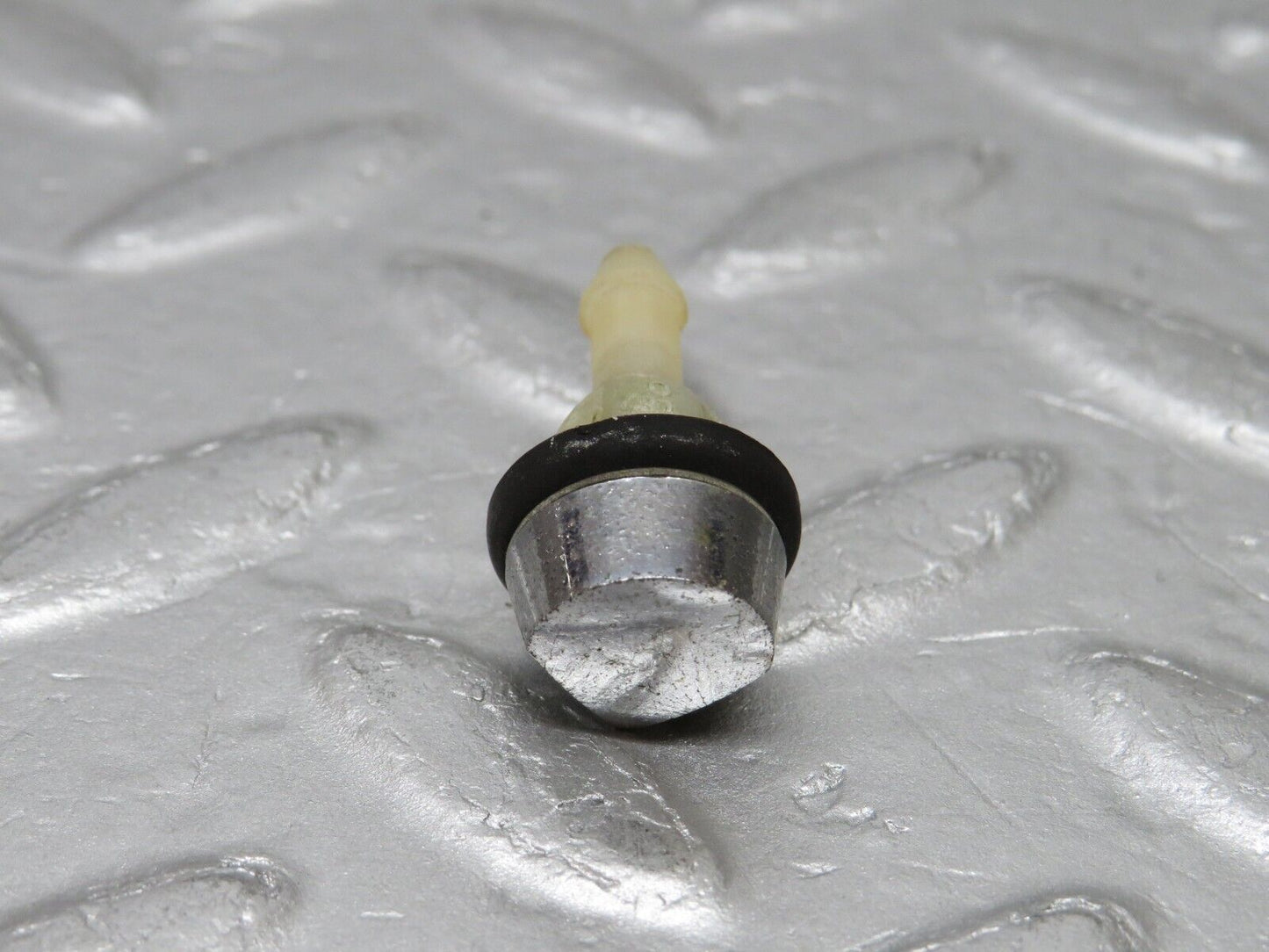 37461 Mercedes-Benz W109 300SEL Windscreen Washer Nozzle