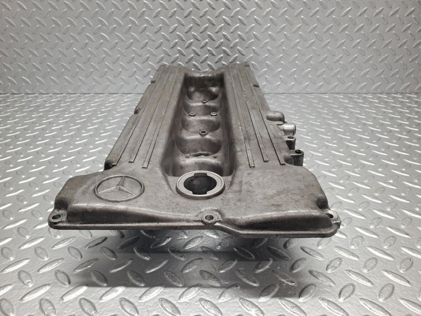 46704 Mercedes-Benz C123 280CE Coupe Cylinder Head Valve Cover 1100160905
