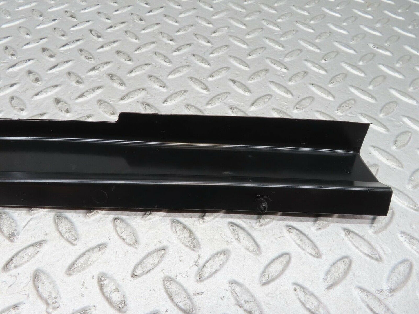 15866 Mercedes-Benz W123 280E Front Right Cable Channel Cover