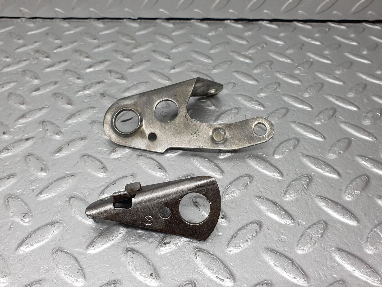 41617 Mercedes-Benz W124 200E Engine Lifting Eyes Hooks