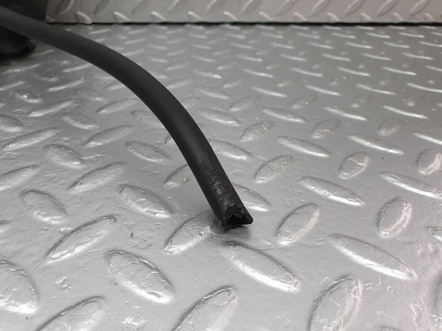 42196 Mercedes-Benz R129 320SL Coupe Roof Folding Lift Cylinder Cover Right 1297700462