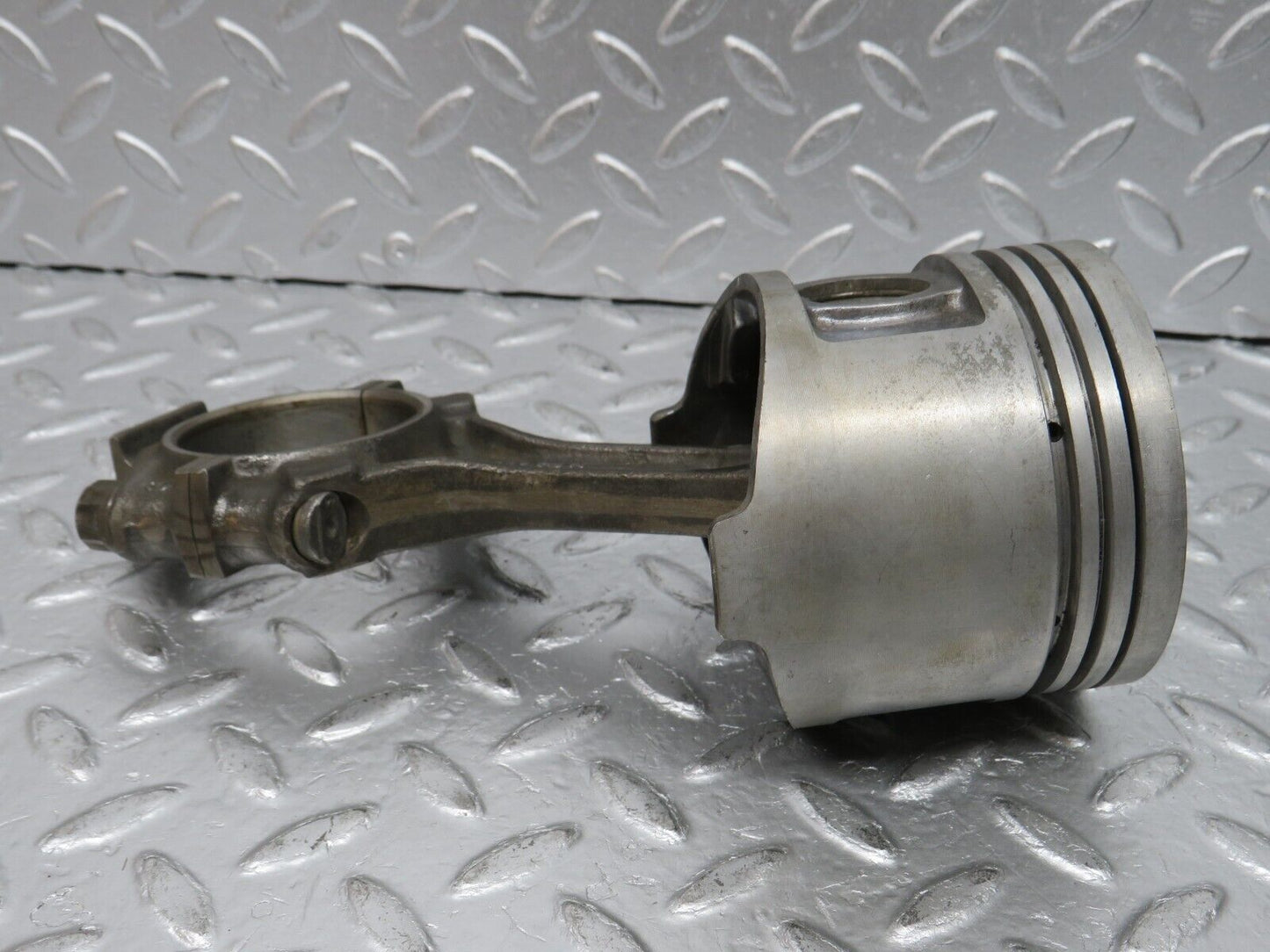 32776 Mercedes-Benz C107 R107 350 V8 Piston With Connecting Rod 92mm 11607
