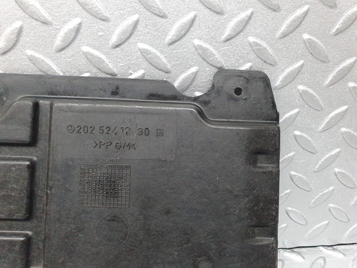 41782 Mercedes-Benz W202 C200 Left Engine Bay Cover Panel 2025241230