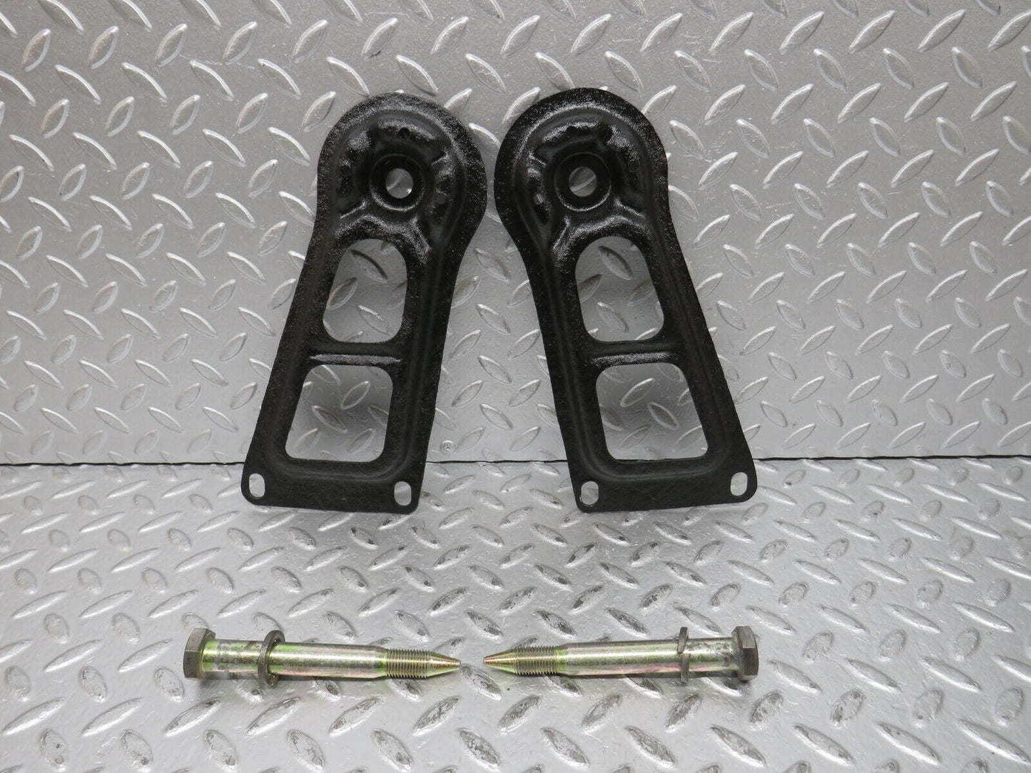 32140 Mercedes-Benz W123 230E Rear Suspension Axle Mounting Bracket