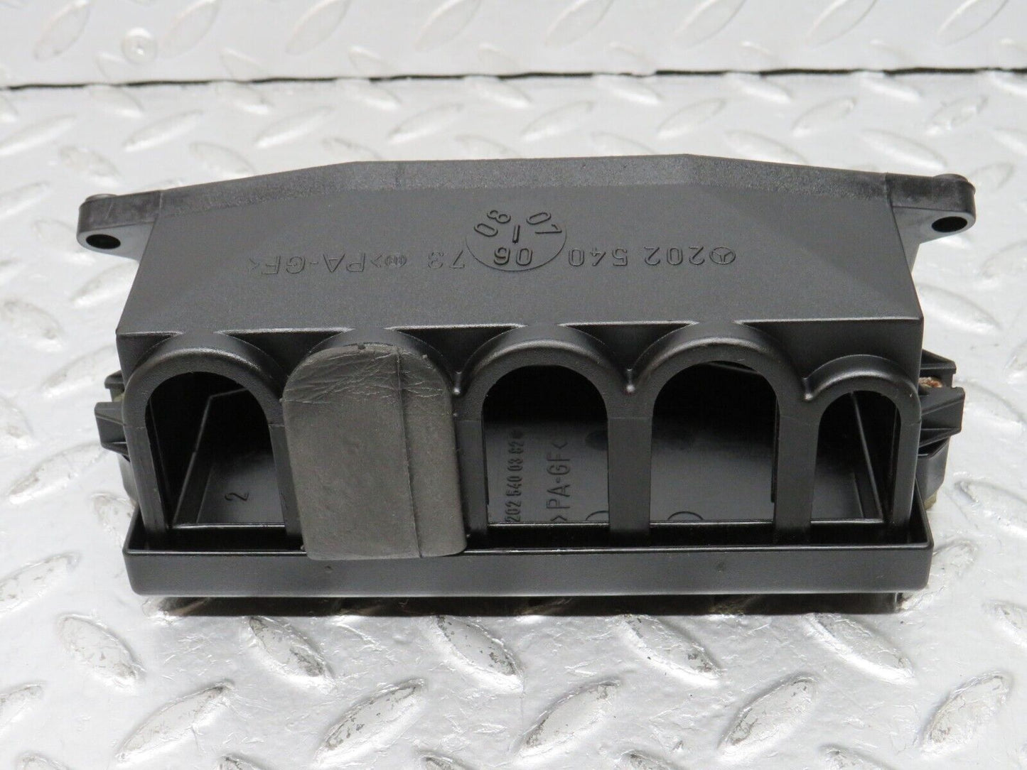 33410 Mercedes-Benz W202 C180 Grommet Rail Bracket 2025400673