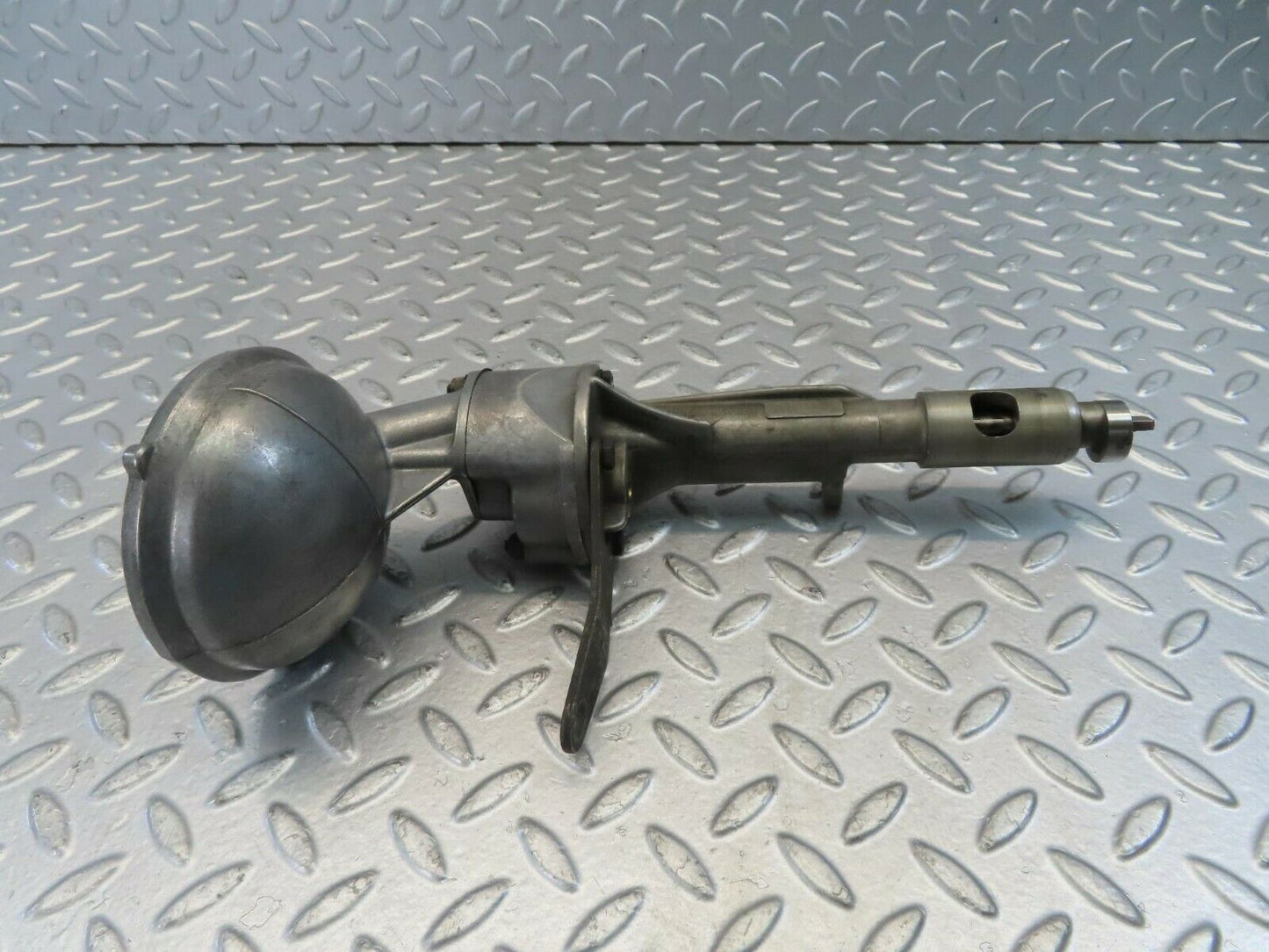 10952 Mercedes-Benz W115 220D Oil Pump