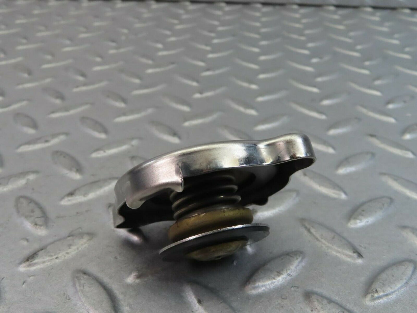 8785 Mercedes-Benz W123 Radiator Cap 1235010215