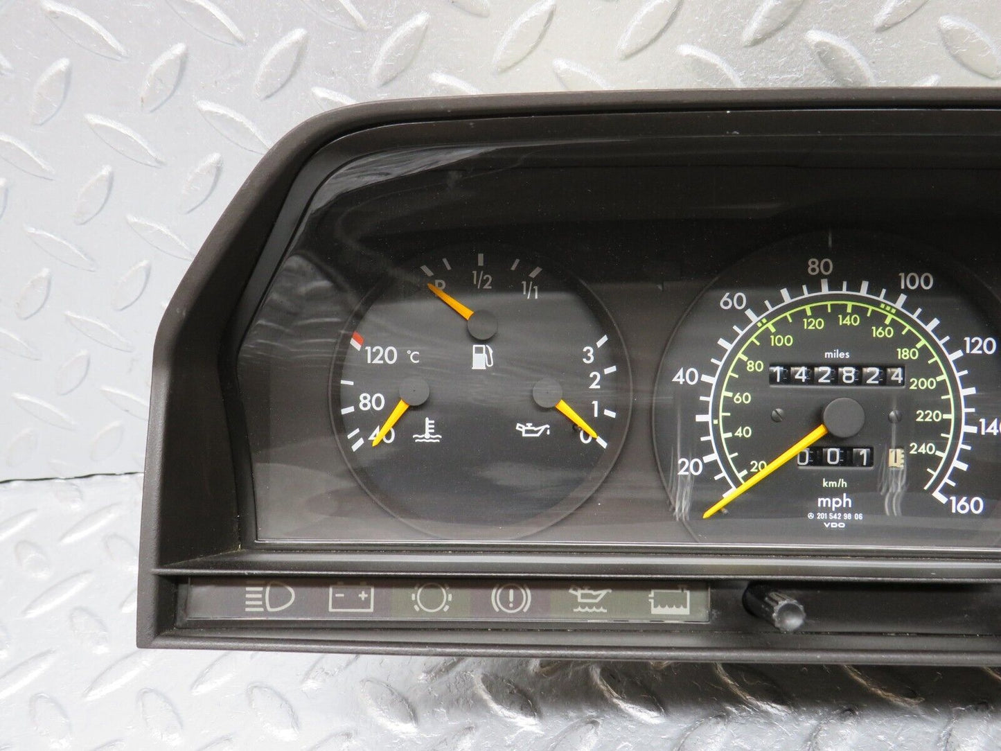 38805 Mercedes-Benz W201 190E Instrument Cluster VDO 2015430923 2015429806