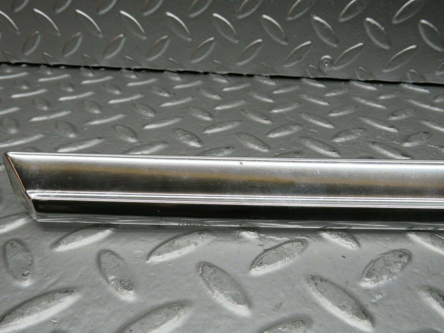 22737 Mercedes-Benz C107 450SLC Coupe Right Door Chrome Trim