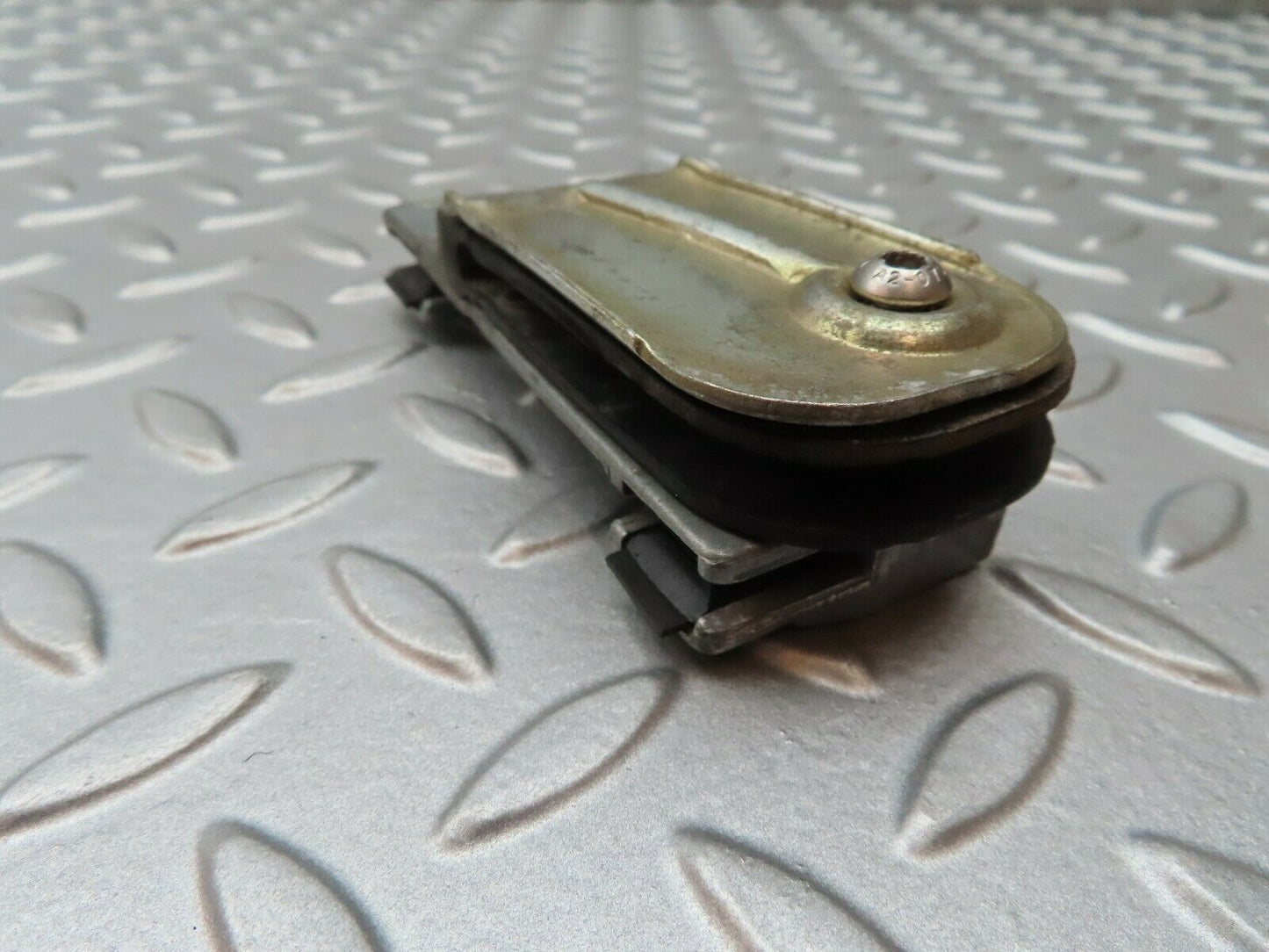 4138 Mercedes-Benz C123 280CE Fixing Clip To The Door Glass 1237250332