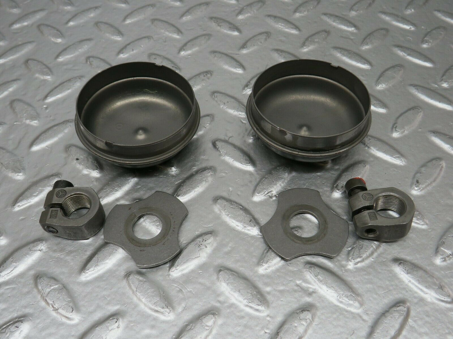 24419 Mercedes-Benz S124 220TE Wagon Wheel Hub Locking Cap