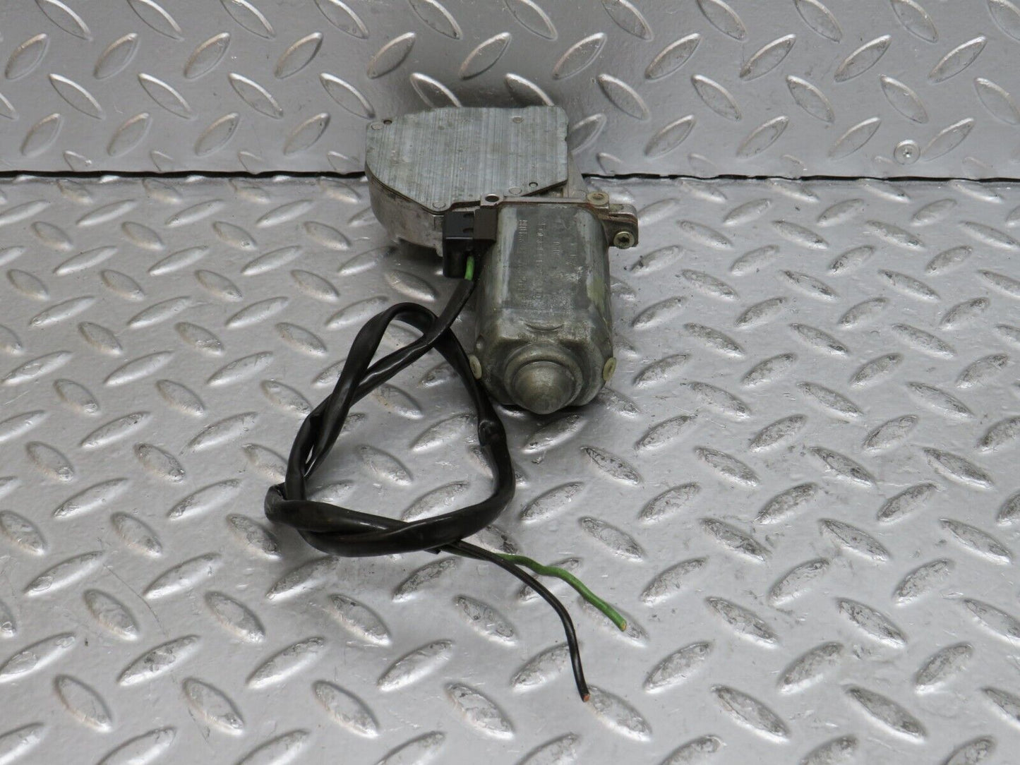 29665 Mercedes-Benz W123 230E Rear Right Window Regulator Motor 0130821016
