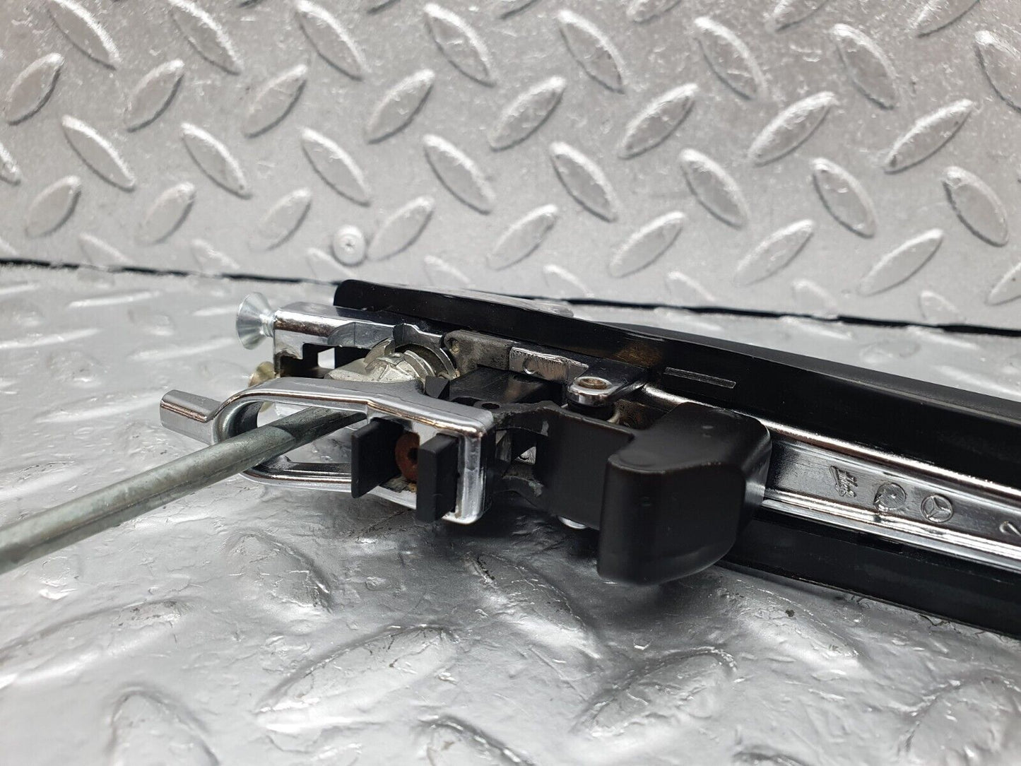 43969 Mercedes-Benz C123 230CE Coupe Left Door Exterior Handle No Key