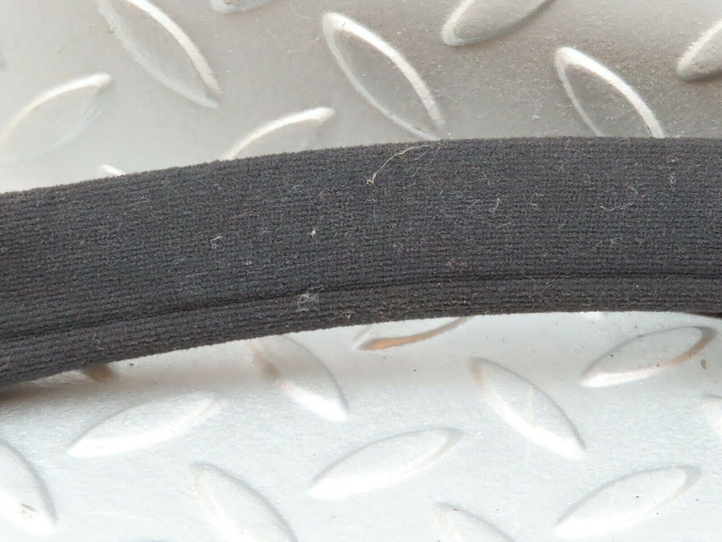 4077 Mercedes-Benz S123 200T Wagon Rear Left Door Seal