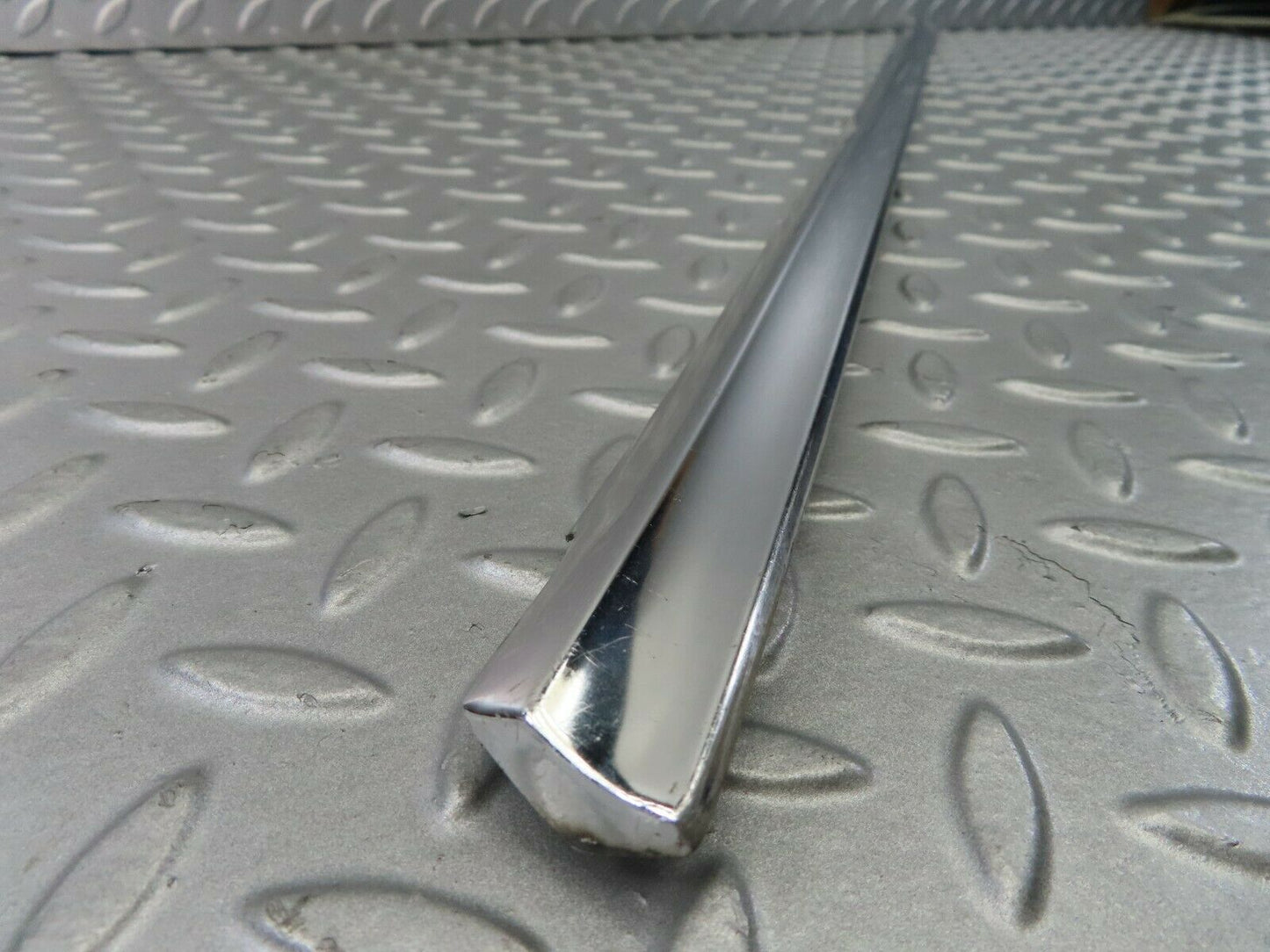 7287 Mercedes-Benz W116 450SE Rear Right Door Chrome Trim