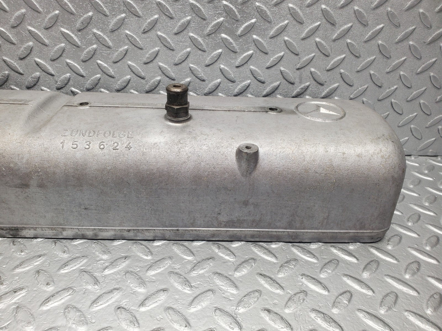 W112 cylinder head cover used OEM
