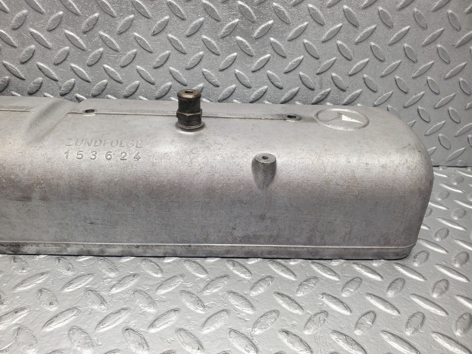 W112 cylinder head cover used OEM