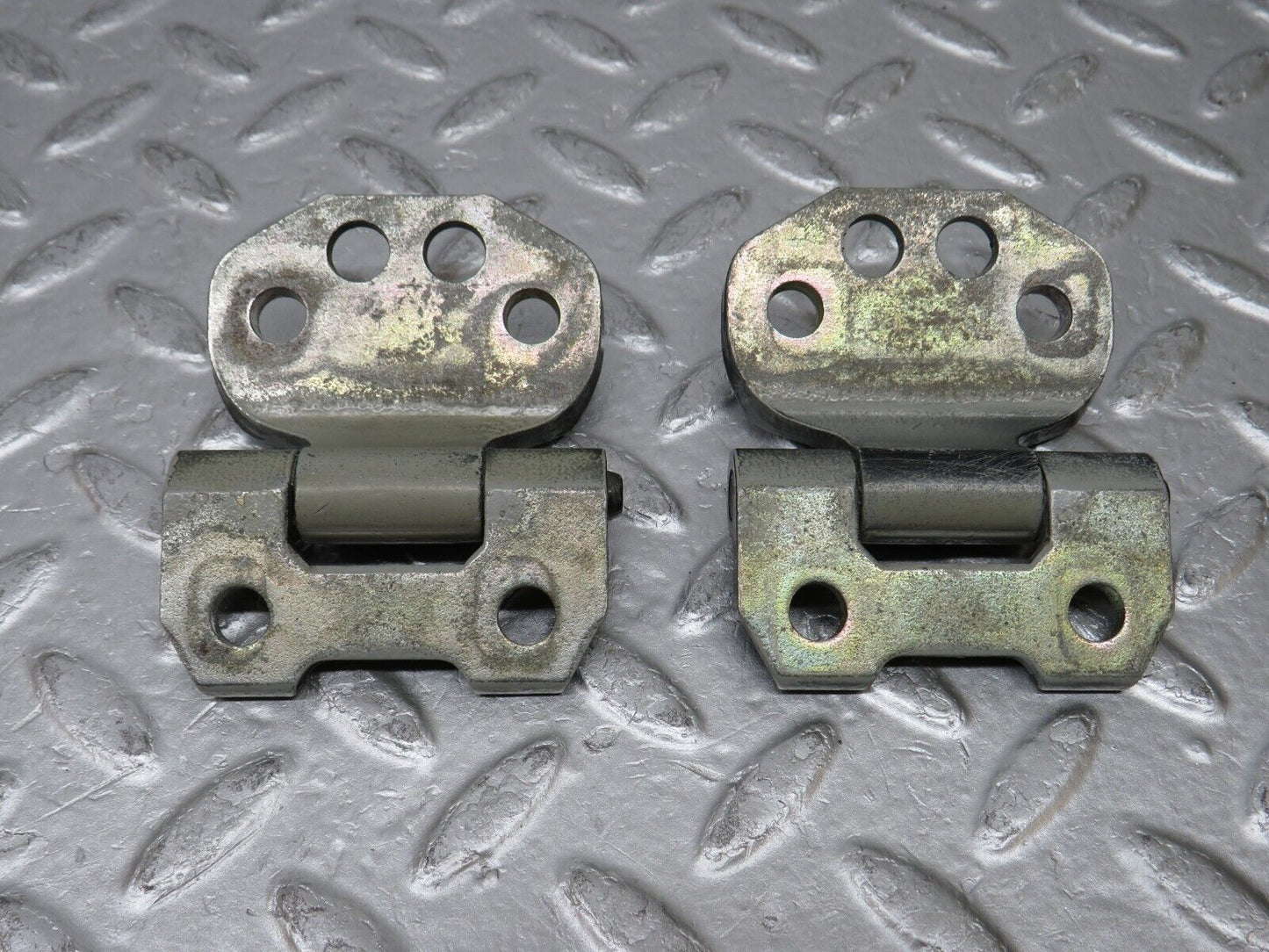 37738 Mercedes-Benz A124 320E Cabriolet Door Hinge Left Side