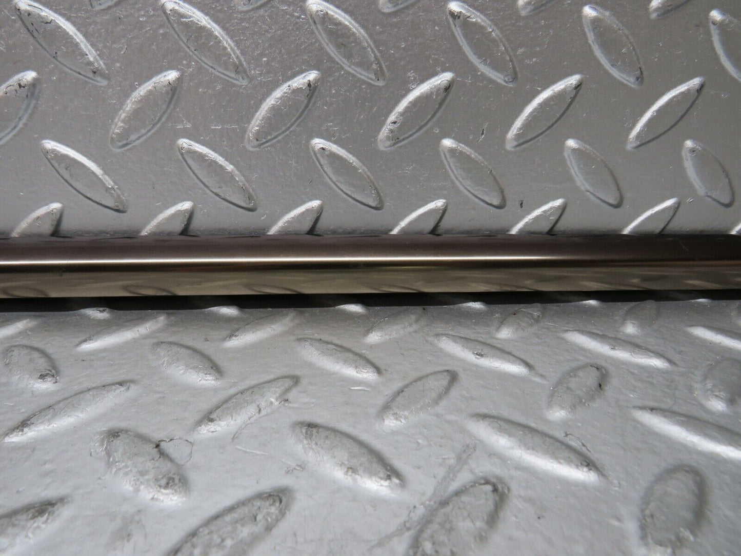 29000 Mercedes-Benz C124 320CE Coupe Front Left Door Chrome Trim