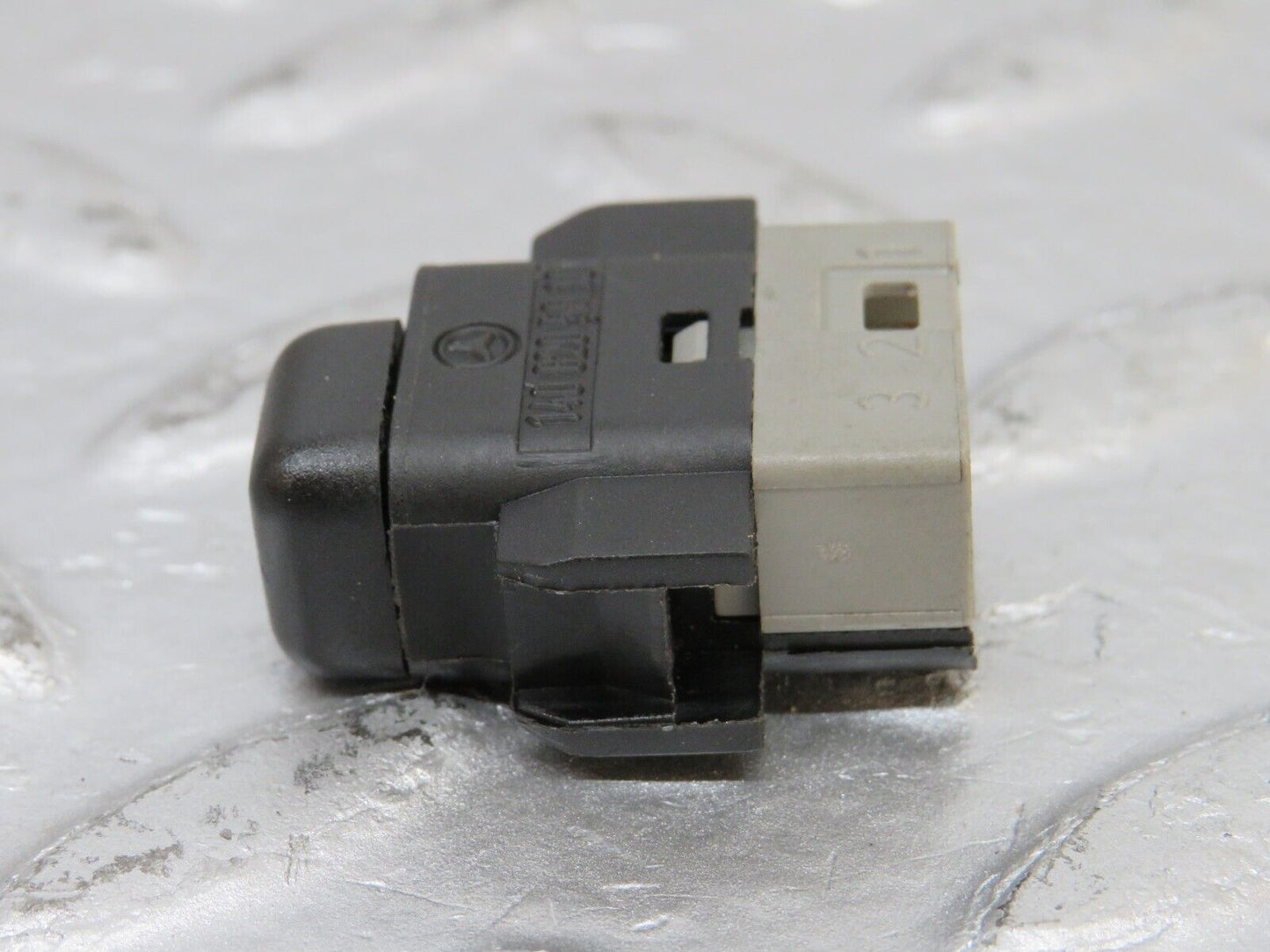 33318 Mercedes-Benz W202 C180 Child Lock Control Switch 1408205810