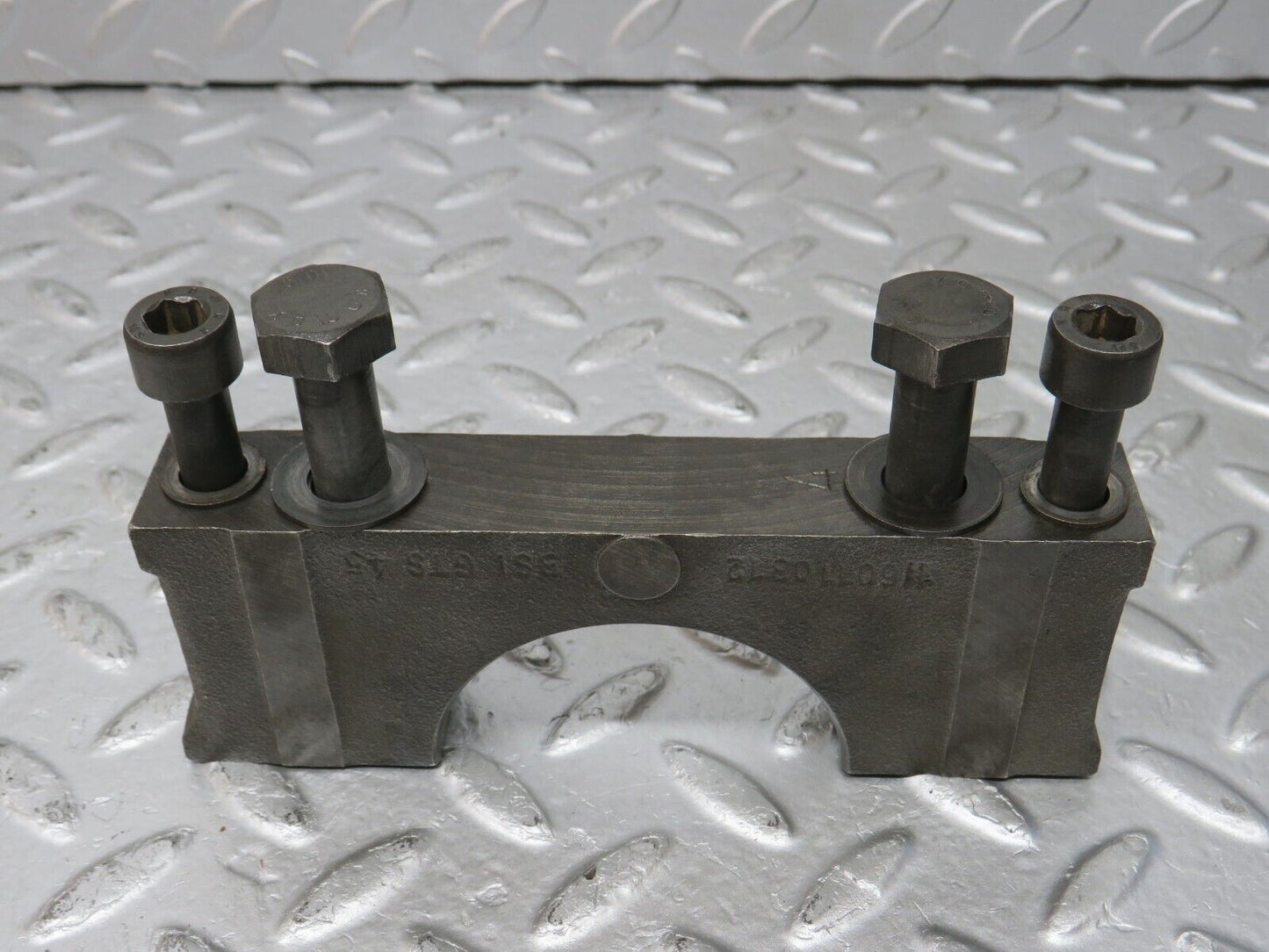 32868 Mercedes-Benz C107 R107 350 V8 Crankshaft Bearing Block 1160110312