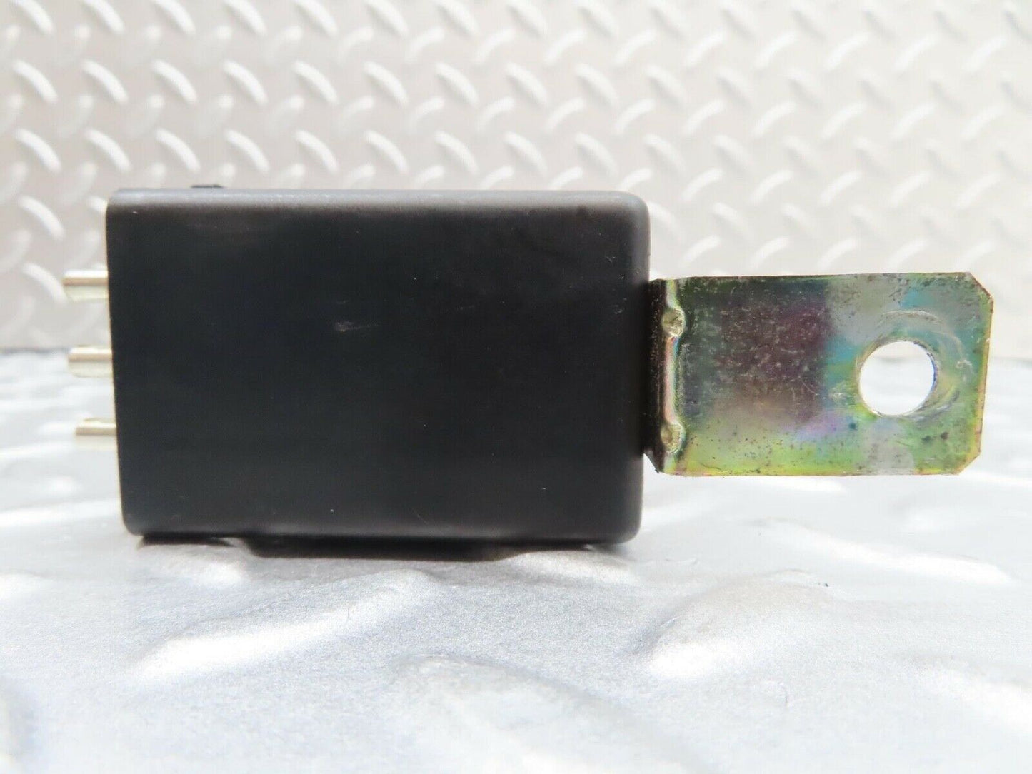 16122 Mercedes-Benz W123 280E Rear Heated Windscreen Relay 1078200010