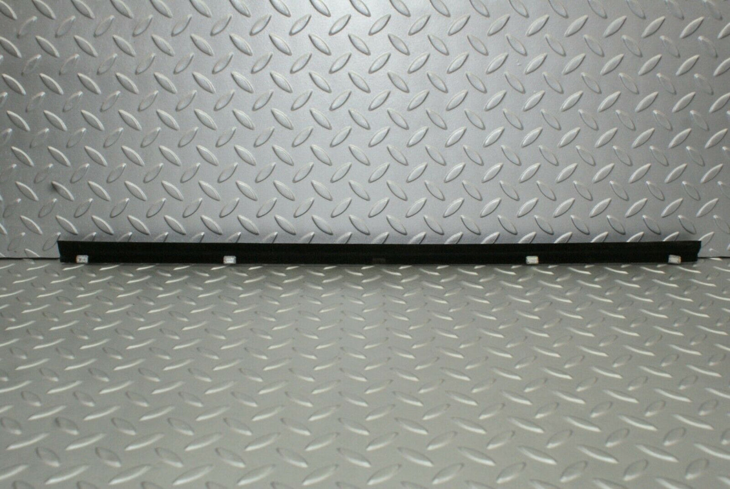 2648 Mercedes-Benz W116 350SE Glass Seal Trim Rubber Front Left