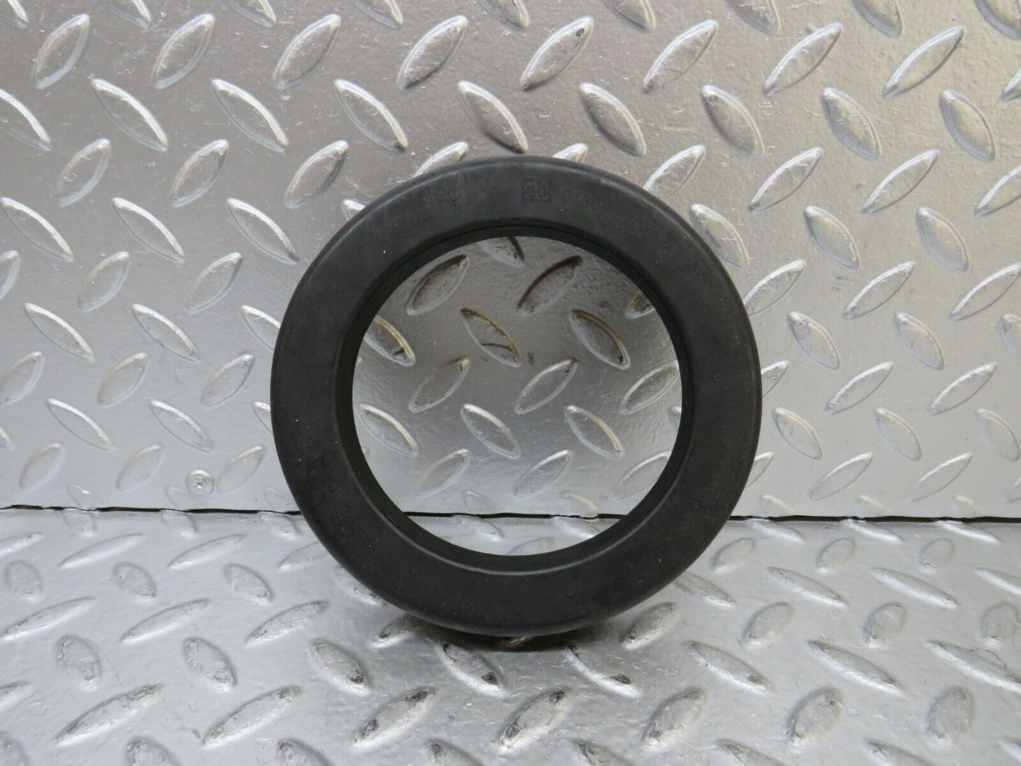 27088 Mercedes-Benz W123 280E Coil Spring Rubber Mounting New