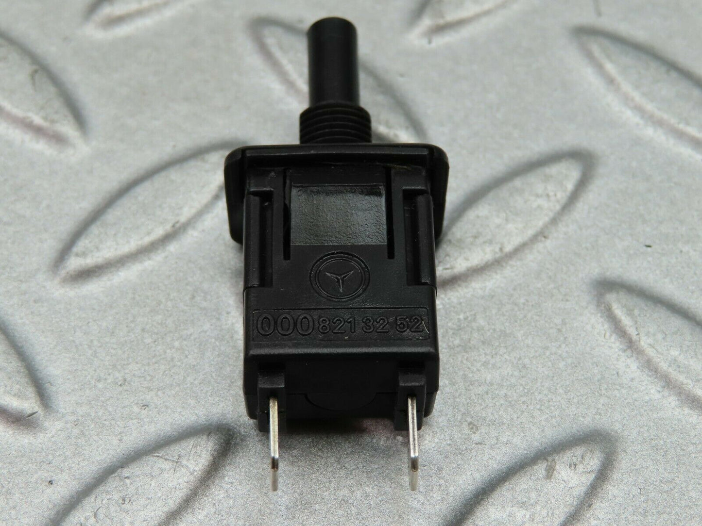 5759 Mercedes-Benz W123 200 Glove Box Light Switch 0008213252