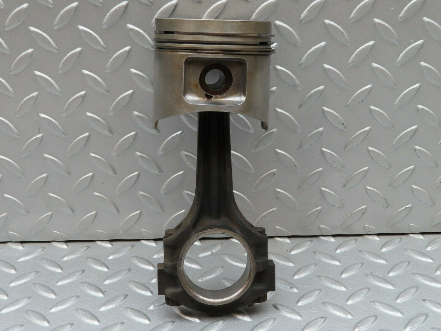 3951 Mercedes-Benz S123 200T Wagon Piston With Connecting Rod 88.985 mm