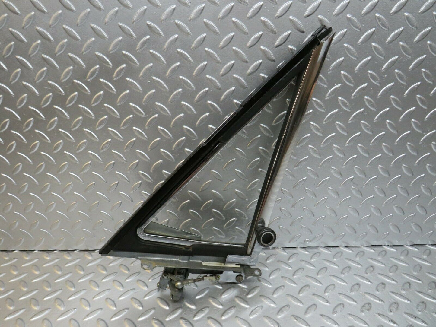 24585 Mercedes-Benz W108 Front Right Quarter Window
