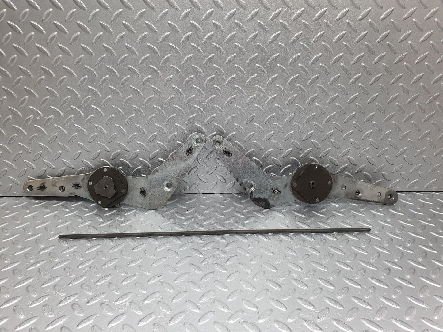 43331 Mercedes-Benz W108 280SE Front Right Seat Hinge Pair With Rod 0009106586 0009106485