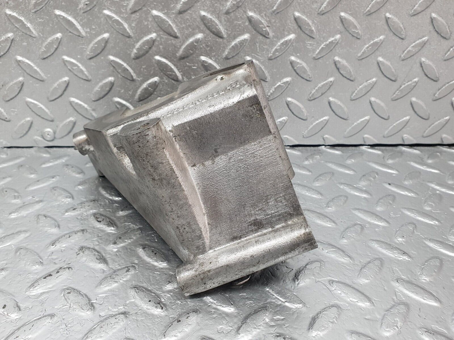 44016 Mercedes-Benz C123 230CE Coupe Power Steering Pump Bracket 1234660041