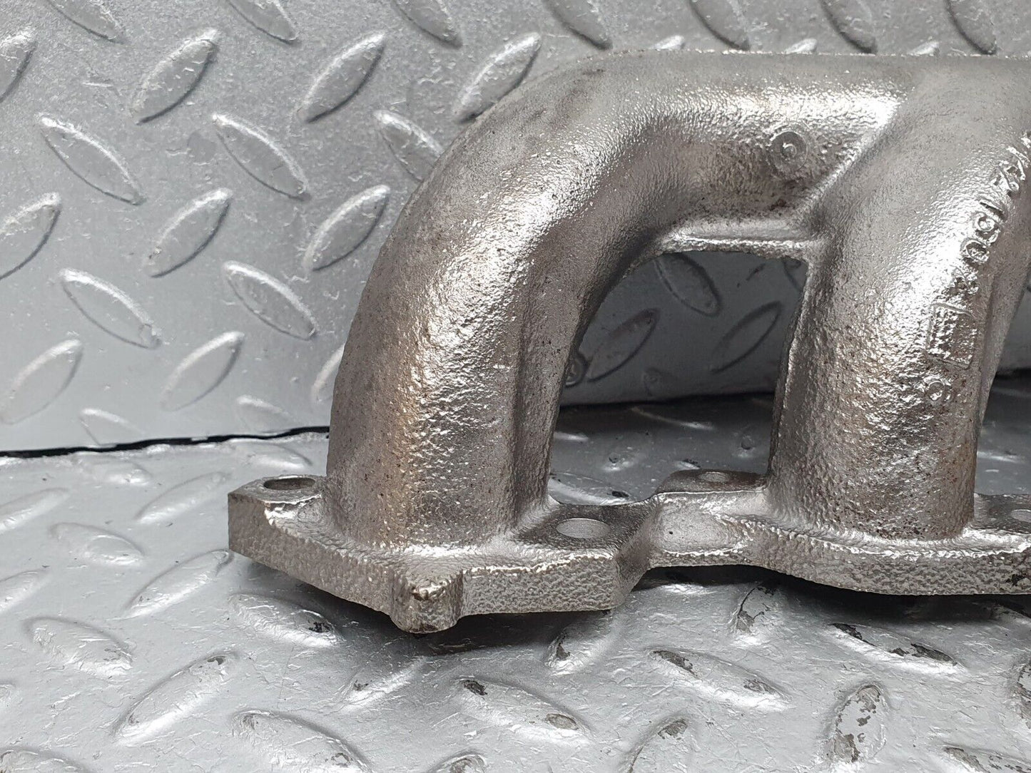 41201 Mercedes-Benz W126 300SE Exhaust Manifold Cylinder 1-3 1031421502