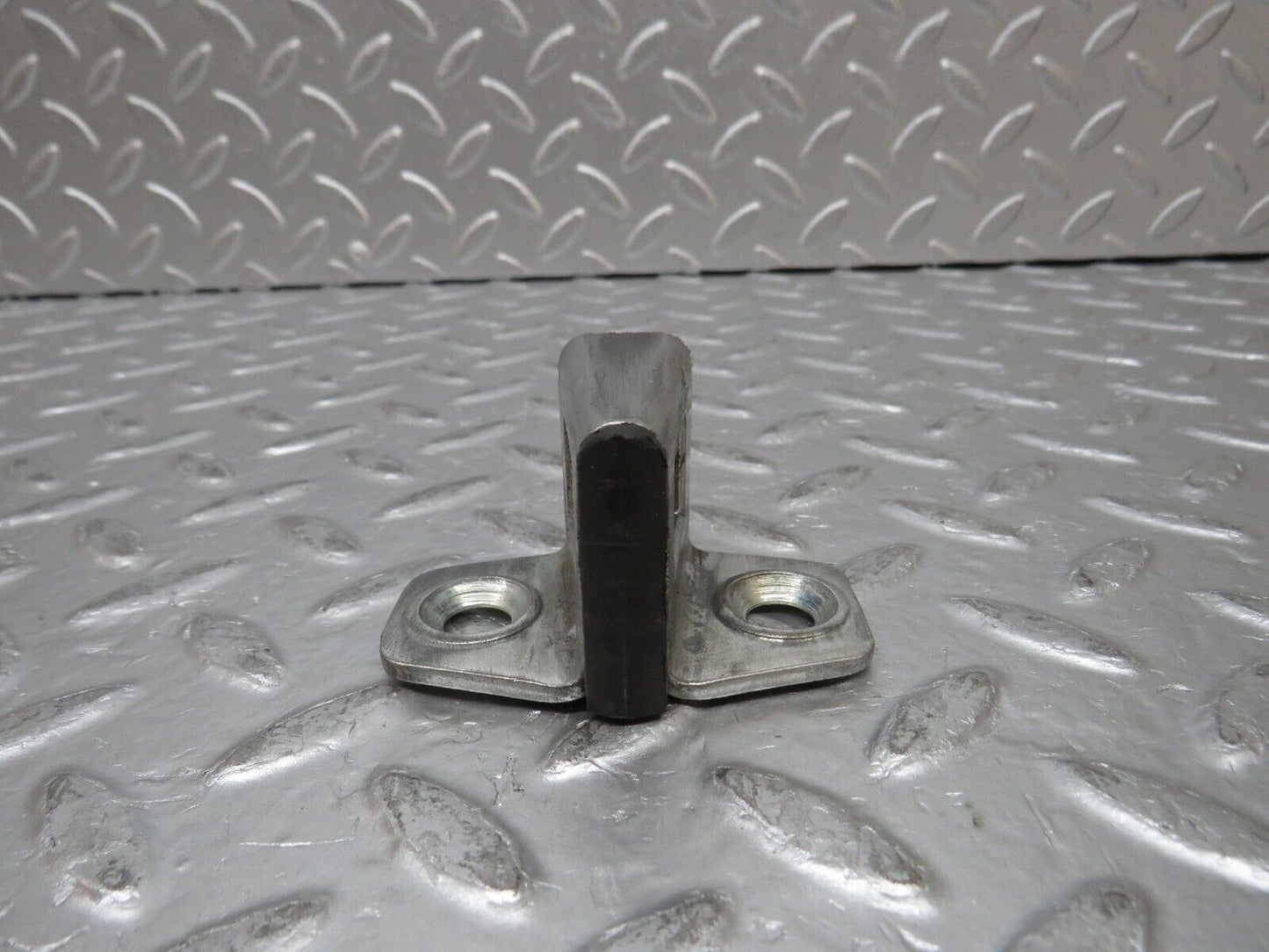 31773 Mercedes-Benz W201 190LE 1.8L Door Lock Latch