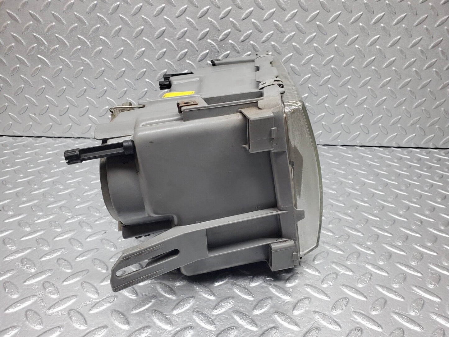 45826 Mercedes-Benz W126 420SE Headlight Right Bosch 0301065706 1268209361