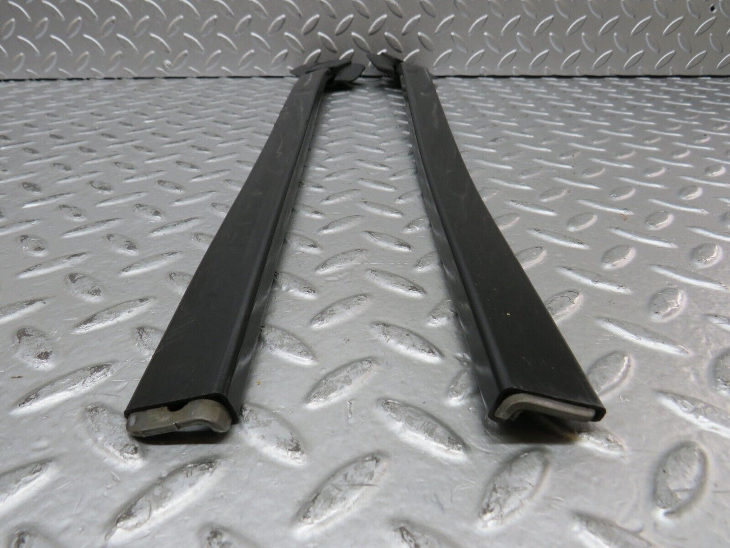 28640 Mercedes-Benz W123 280E Seat Belt Runner 1239192520 1239192620