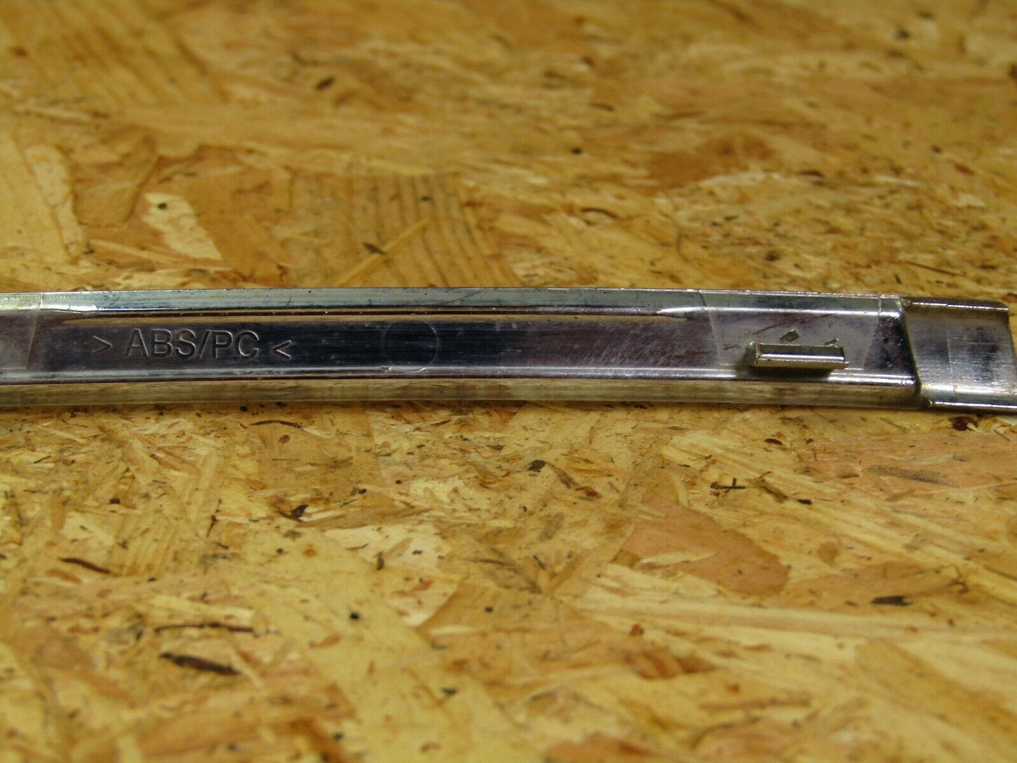 2184 Mercedes-Benz W220 S430 Rear Bumper Centre Chrome Trim 2208850074