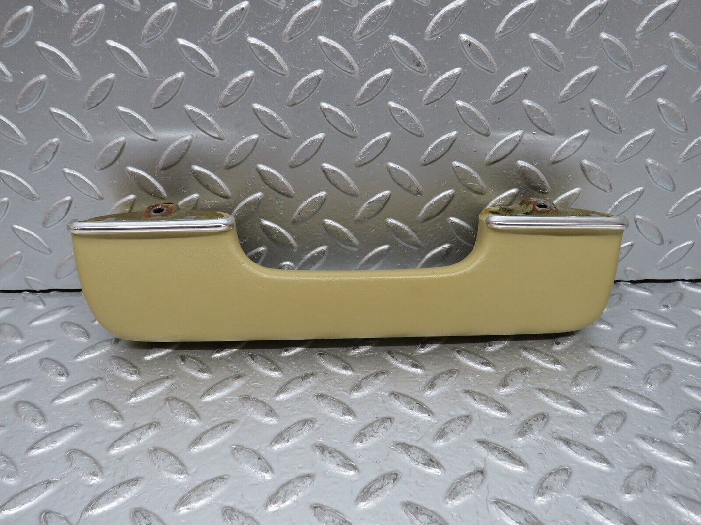 0483 Mercedes-Benz W123 230E Interior Door Handle Rear Left Beige 1239701901