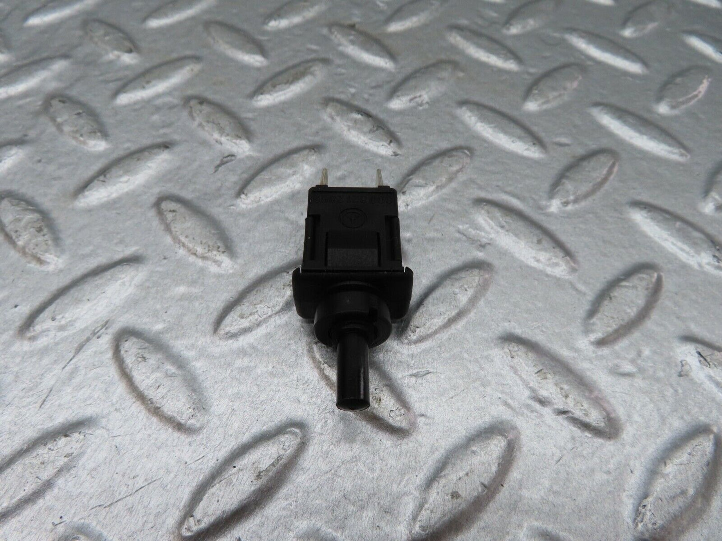 18086 Mercedes-Benz W123 200 Door Contact Switch 0008212852