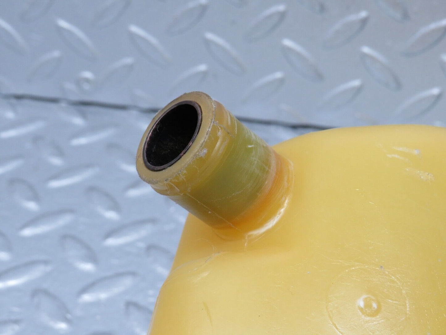 39092 Mercedes-Benz R107 500SL Coolant Reservoir Tank Behr 1165000449