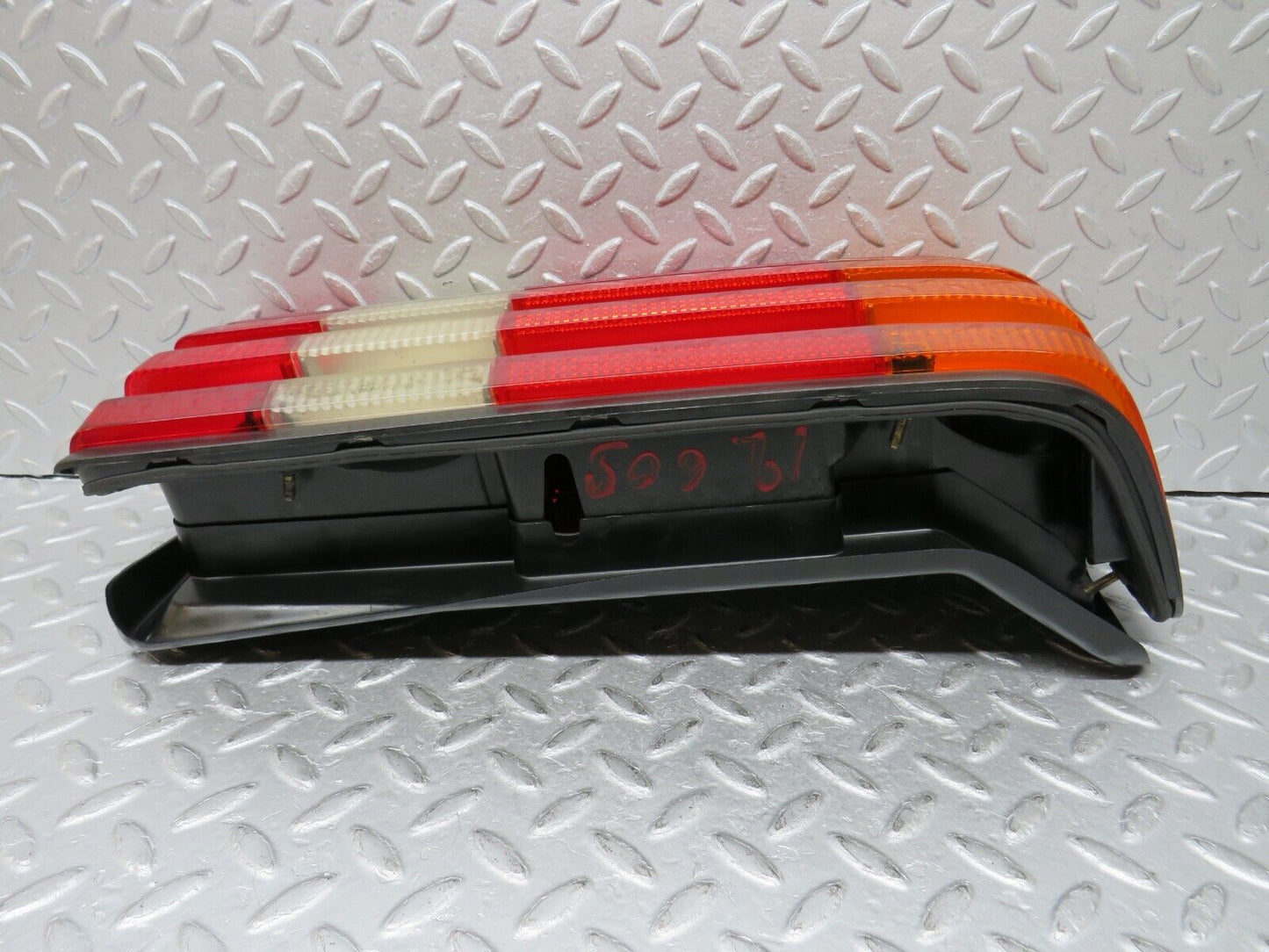 36191 Mercedes-Benz W126 420SE Tail Light & Bulb Holder Right Side 22072