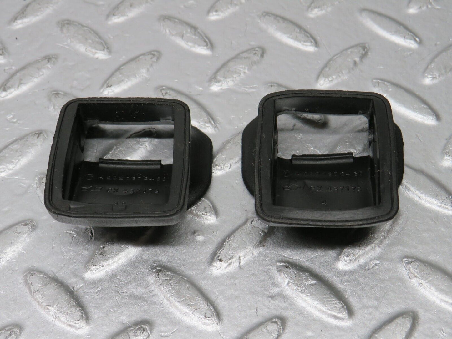 33455 Mercedes-Benz W202 C180 Rear Door Check Strap Rubber Seal 2x 2027372430
